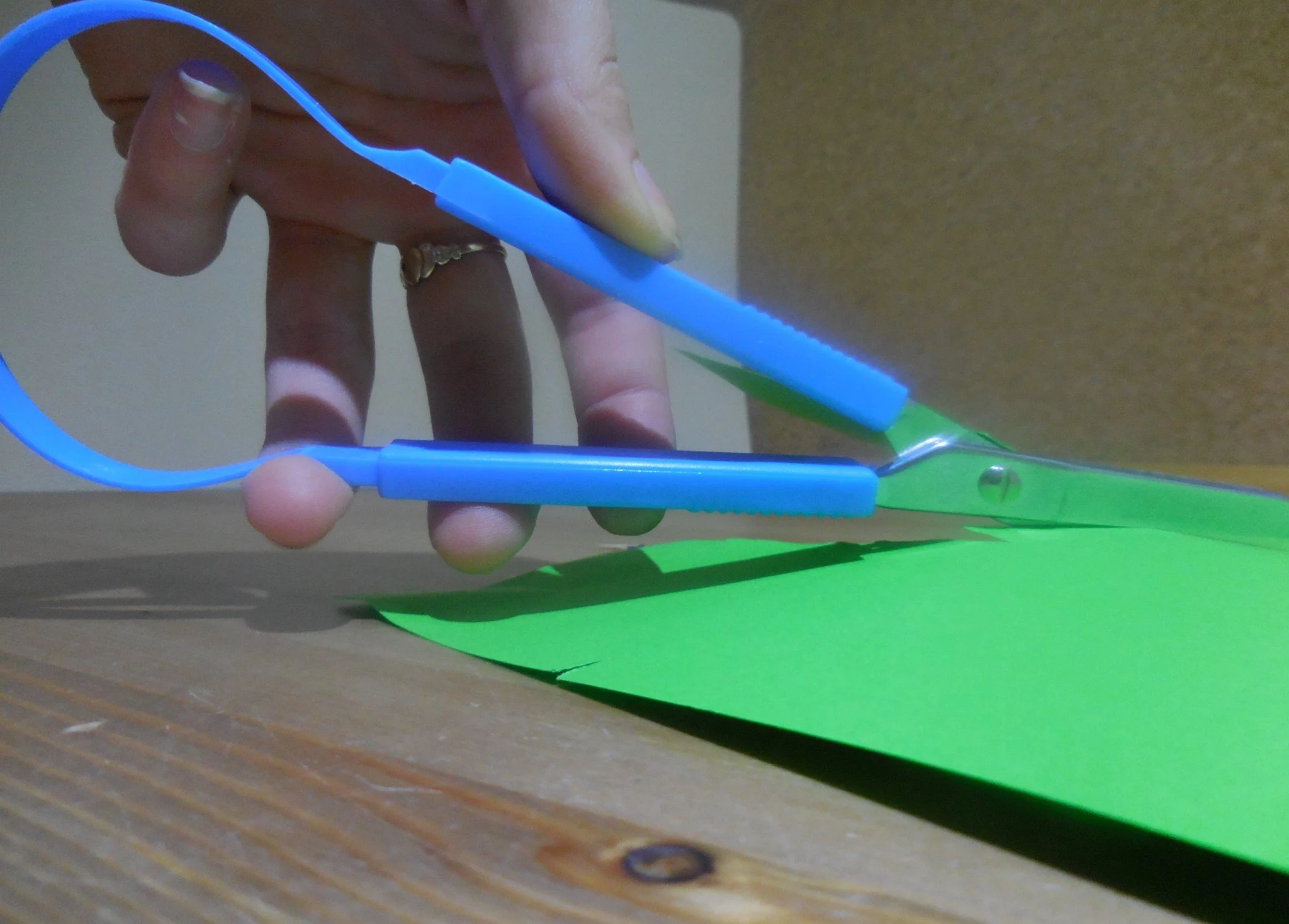 Easy Hold Scissors - Image 2