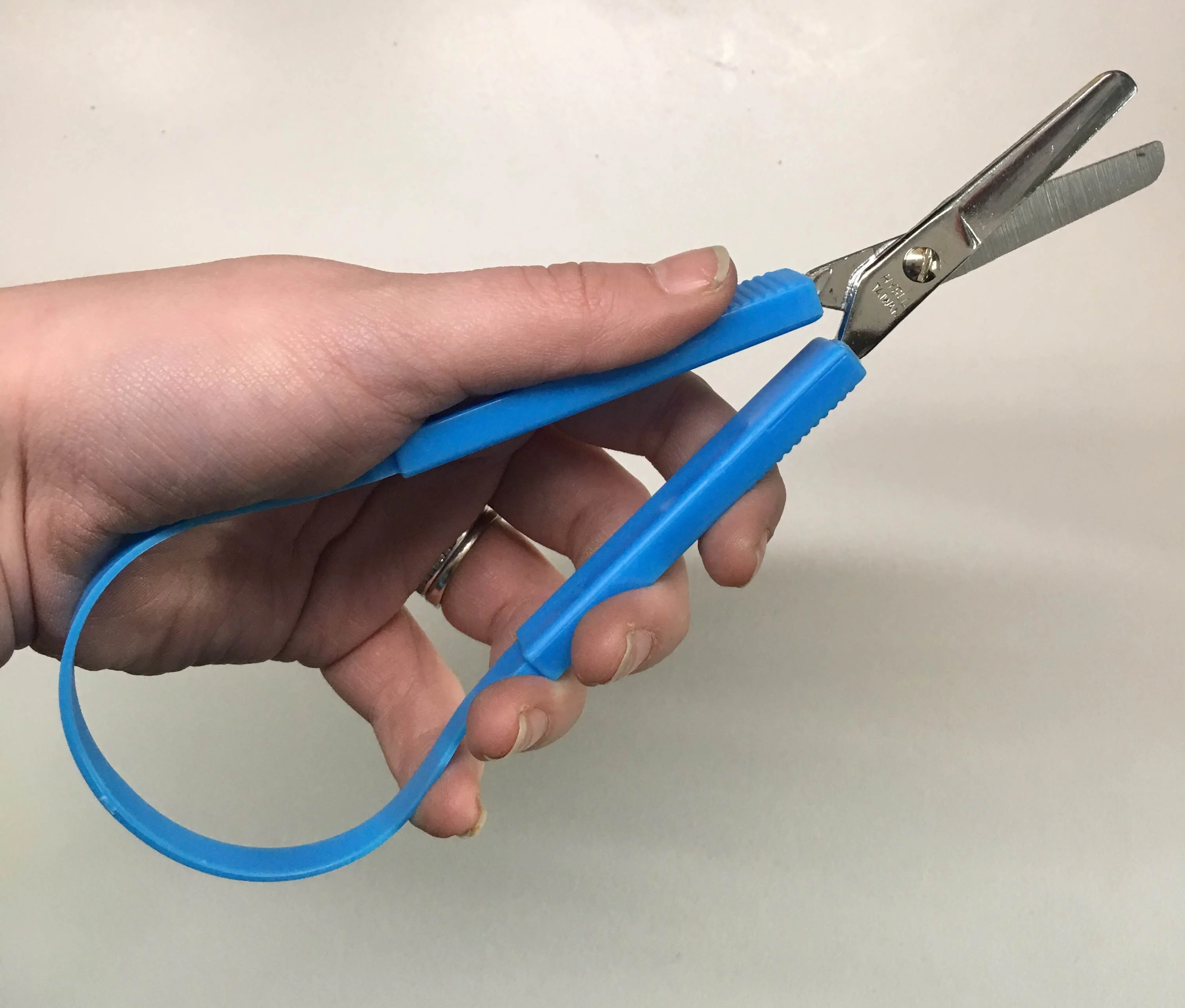 Easy Hold Scissors - Image 3
